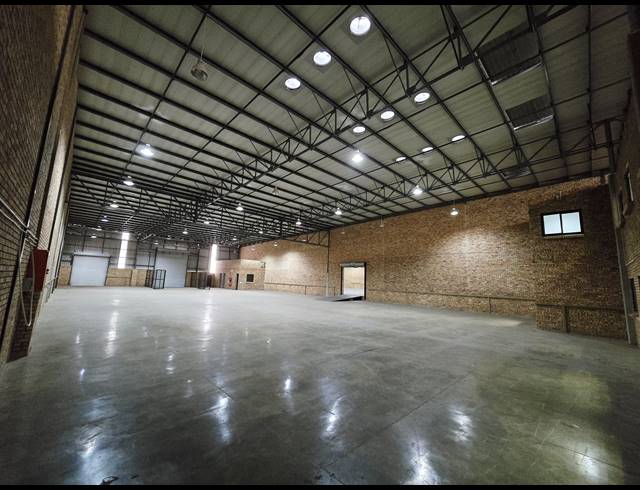 1,535M² WAREHOUSE TO LET IN LANSERIA